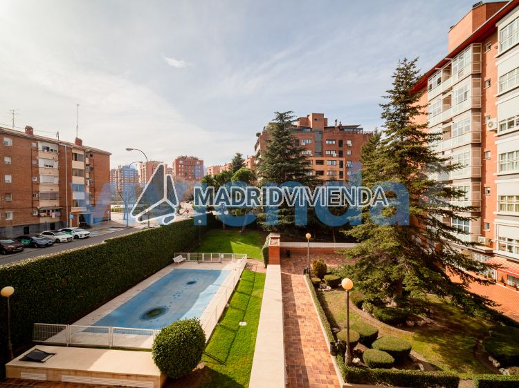 piso en venta en Apóstol Santiago (Distrito Hortaleza. Madrid Capital) por 619.000 €