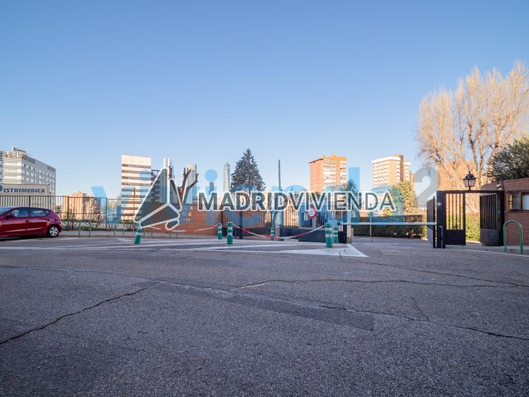 garaje en venta en Costillares (Distrito Ciudad Lineal. Madrid Capital) por 21.950 €