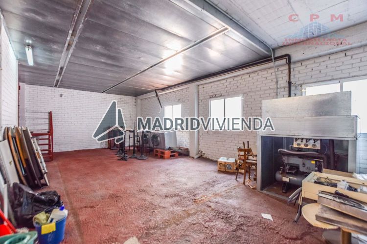 nave / local en venta en Pradolongo (Distrito Usera. Madrid Capital) por 295.000 €