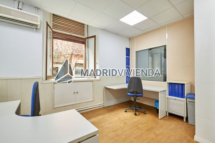 oficina en alquiler en Cortes (Distrito Centro. Madrid Capital) por 480 €