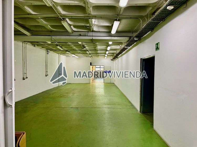 nave / local en alquiler en Valdefuentes-Valdebebas (Distrito Hortaleza. Madrid Capital) por 2.750 €