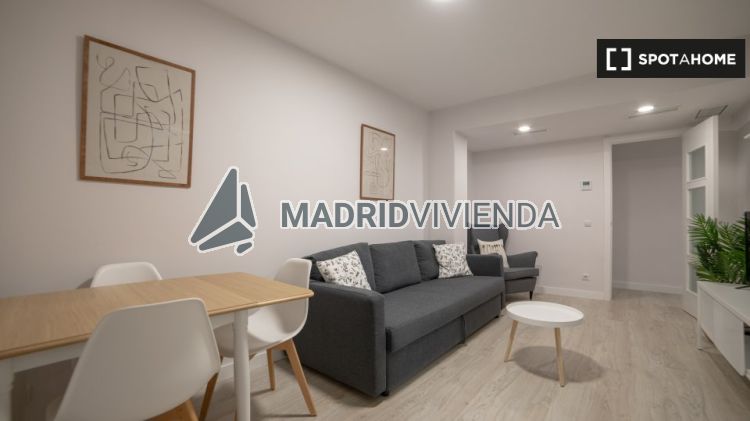 estudio en alquiler en Pinar del Rey (Distrito Hortaleza. Madrid Capital) por 2.500 €
