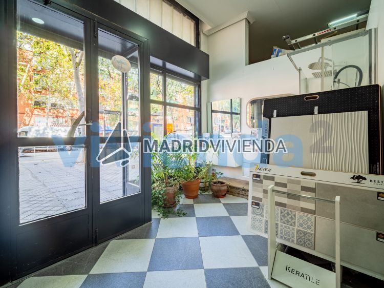 nave / local en venta en Pradolongo (Distrito Usera. Madrid Capital) por 164.000 €
