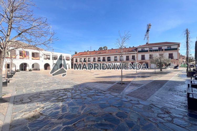 chalet adosado en venta en Fuentebella-El nido (Parla) por 450.000 €