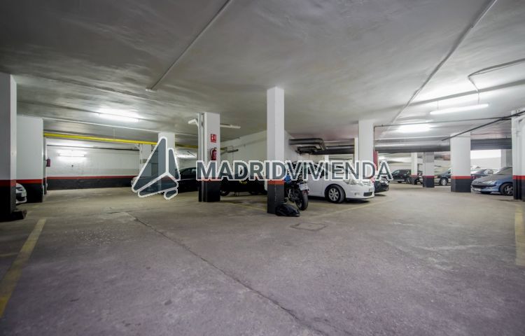 garaje en venta en Media Legua (Distrito Moratalaz. Madrid Capital) por 17.500 €