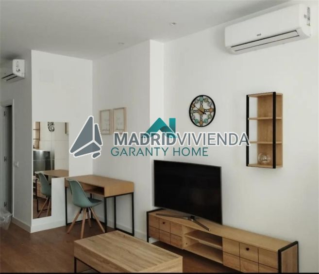 piso en alquiler en Zofío (Distrito Usera. Madrid Capital) por 900 €