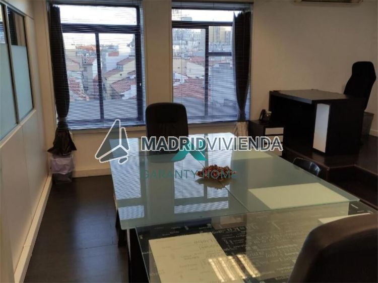 oficina en alquiler en Universidad (Distrito Centro. Madrid Capital) por 1.600 €