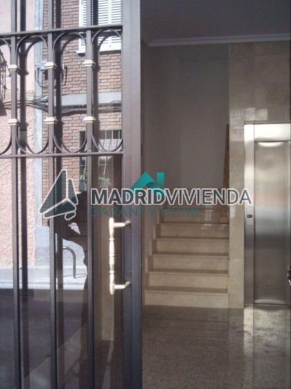 piso en alquiler en Comillas (Distrito Carabanchel. Madrid Capital) por 950 €
