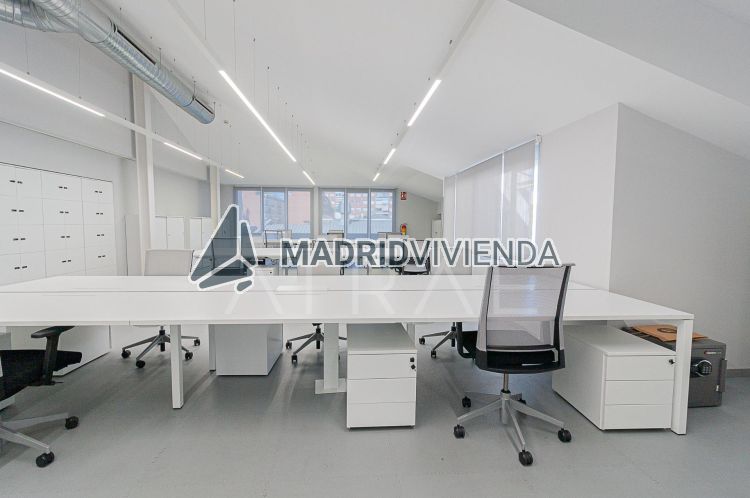 oficina en alquiler en Berruguete (Distrito Tetuán. Madrid Capital) por 18.300 €