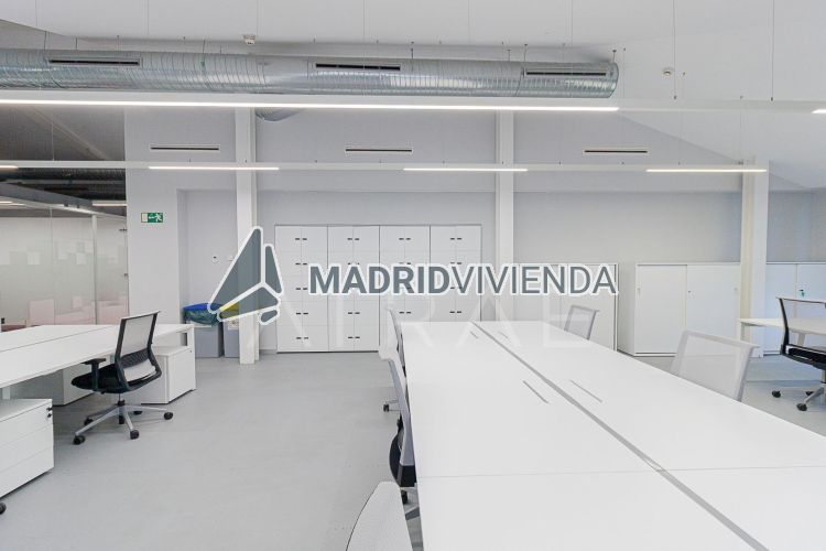 oficina en alquiler en Berruguete (Distrito Tetuán. Madrid Capital) por 18.300 €