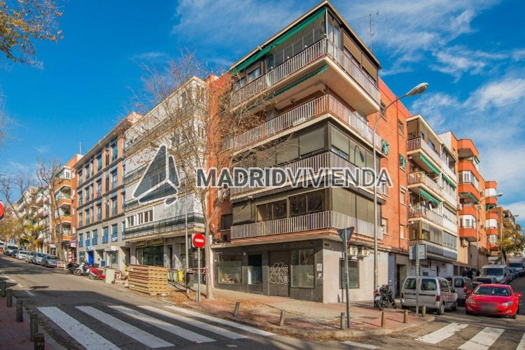 nave / local en venta en Pueblo Nuevo (Distrito Ciudad Lineal. Madrid Capital) por 325.000 €