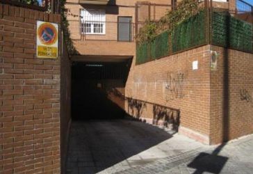 garaje en venta en Lucero (Distrito Latina. Madrid Capital) por 14.100 €