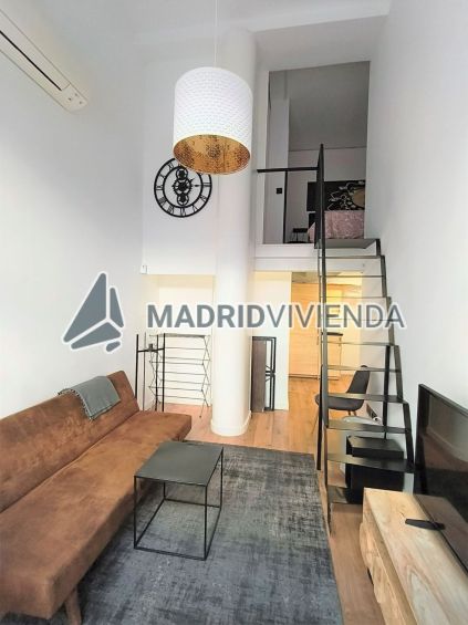 dúplex en alquiler en Almenara (Distrito Tetuán. Madrid Capital) por 1.200 €