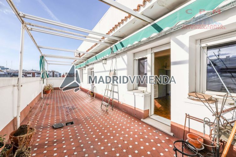 ático en venta en Concepción (Distrito Ciudad Lineal. Madrid Capital) por 585.000 €