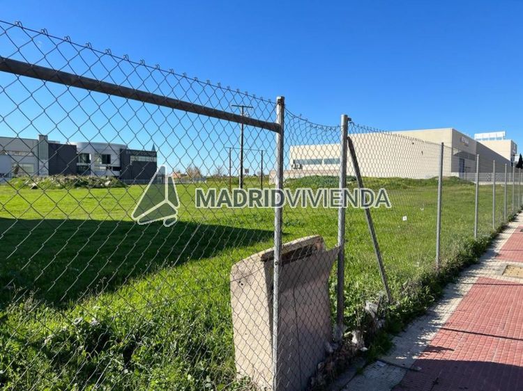terreno en venta en Fuentebella-El nido (Parla) por 749.500 €
