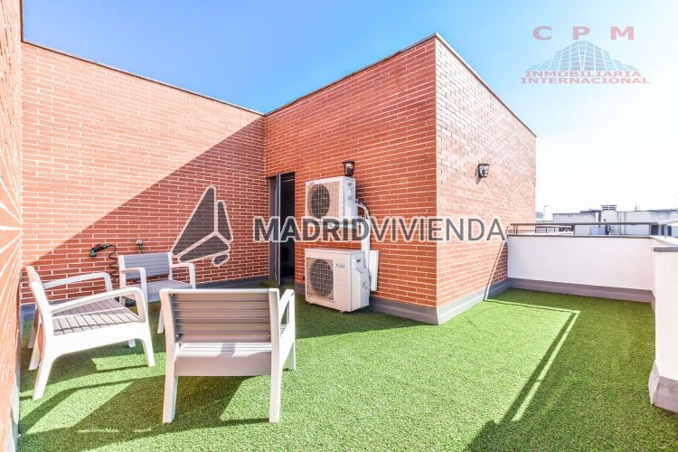 dúplex en alquiler en Simancas (Distrito San Blas. Madrid Capital) por 1.700 €